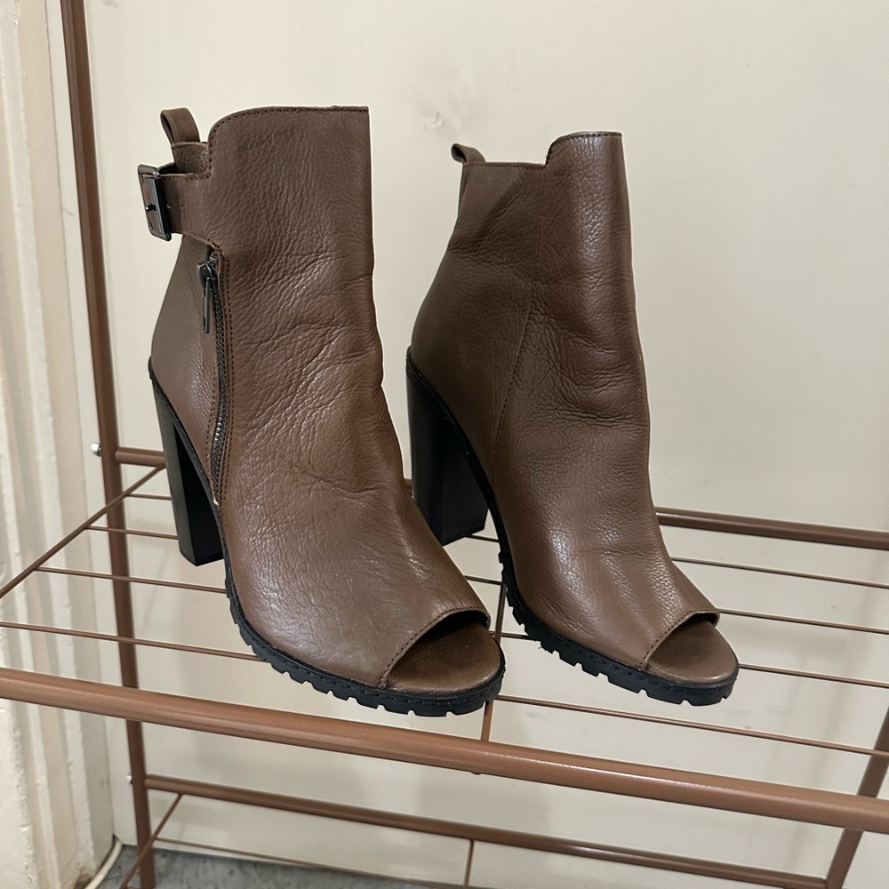 Women’s peep toe boots